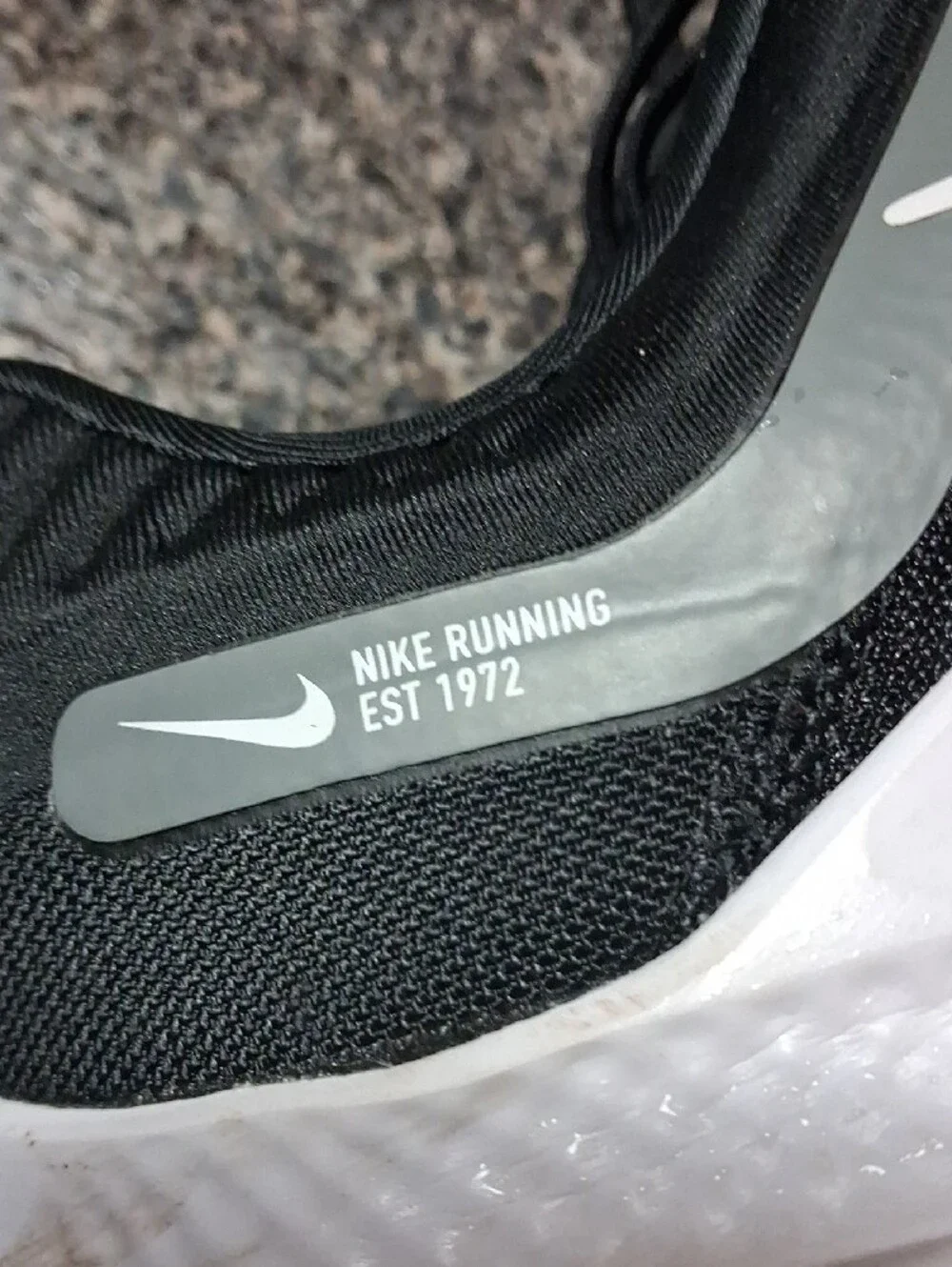 Nike Men's Black and White Athletic Running Sneakers QUEST 05 SIZE 12.5